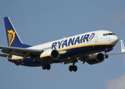 Из-за телефонного террориста в Польше экстренно сел самолет Ryanair, найден подозреваемый