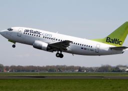 AirBaltic предлагает своим пассажирам отправить открытку с борта самолета