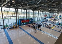Авиагавань Владивосток чествует ветеранов