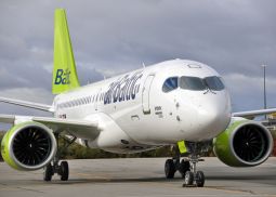 Воздушный парк AirBaltic пополнил очередной самолет CS300