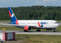 Авиапарк Azur air пополнился новым лайнером Boeing 767-300