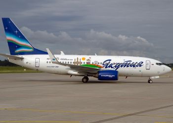 Boeing 737-700 был вынужден вернутся в аэропорт Тикси